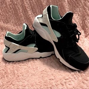 WMNS AIR HUARACHE RUN 'BLACK IGLOO'